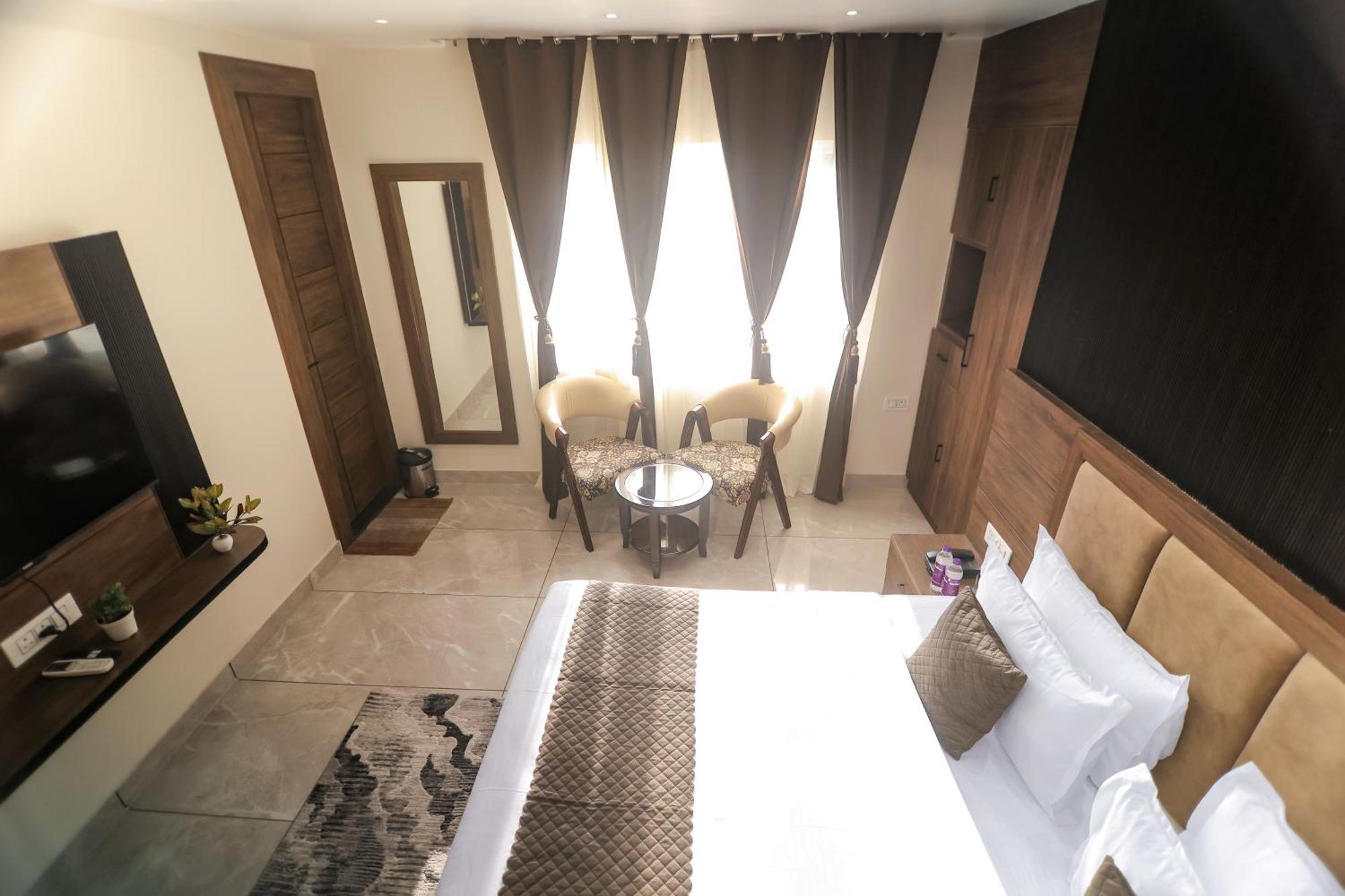 Hotel Hari Dhara, 100 Meters From Har-Ki-Pauri Haridwar Bagian luar foto