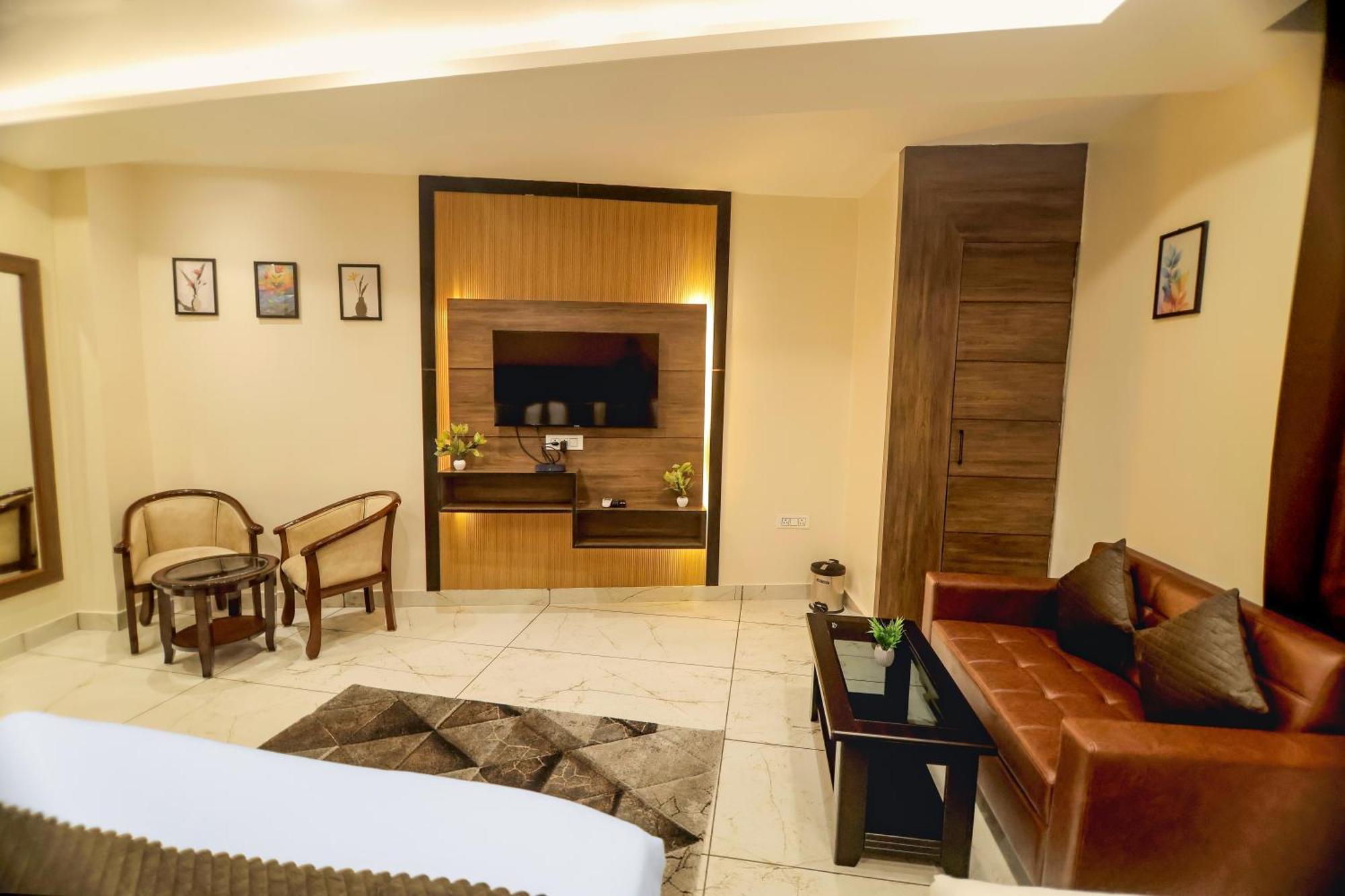 Hotel Hari Dhara, 100 Meters From Har-Ki-Pauri Haridwar Bagian luar foto